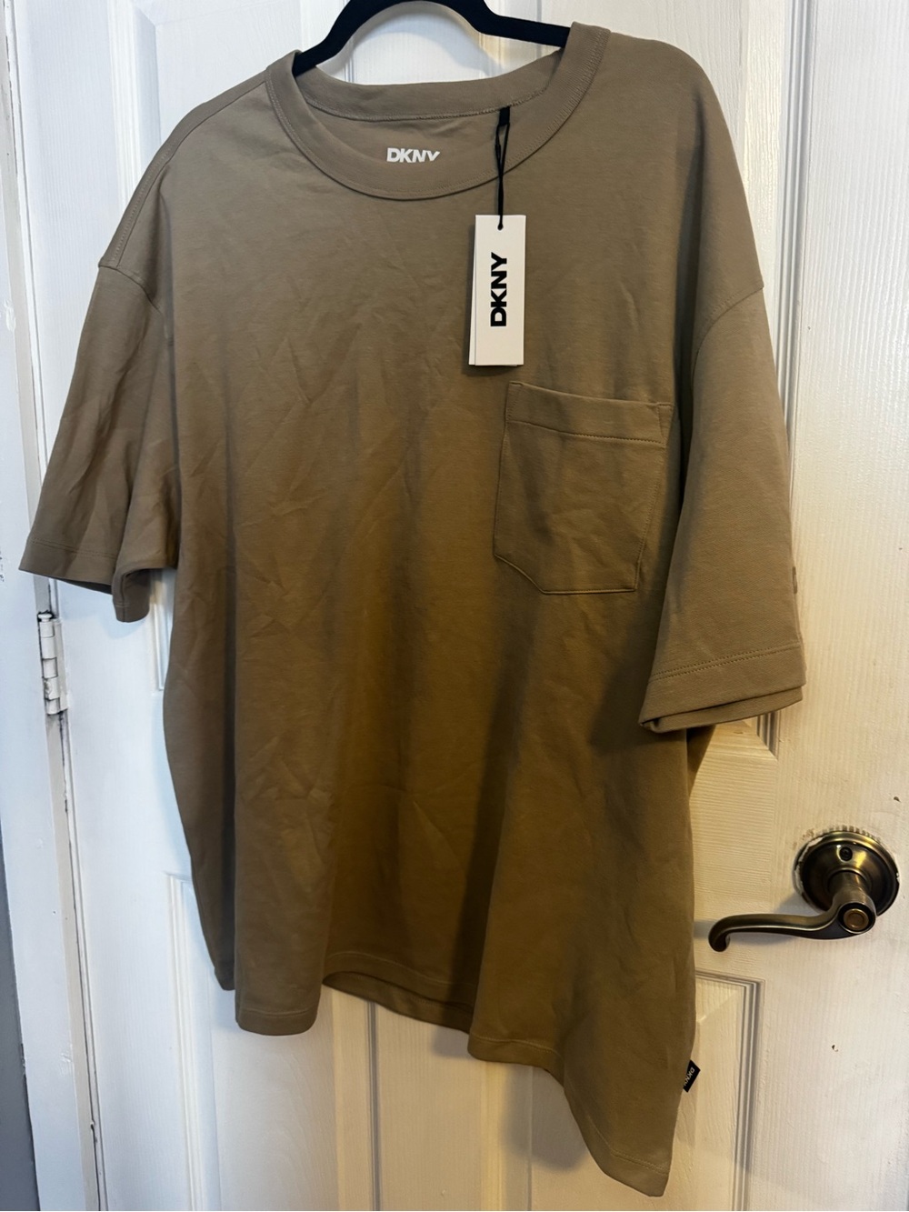 DKNY Men's Short-Sleeve Pocket Tee in Olive Green